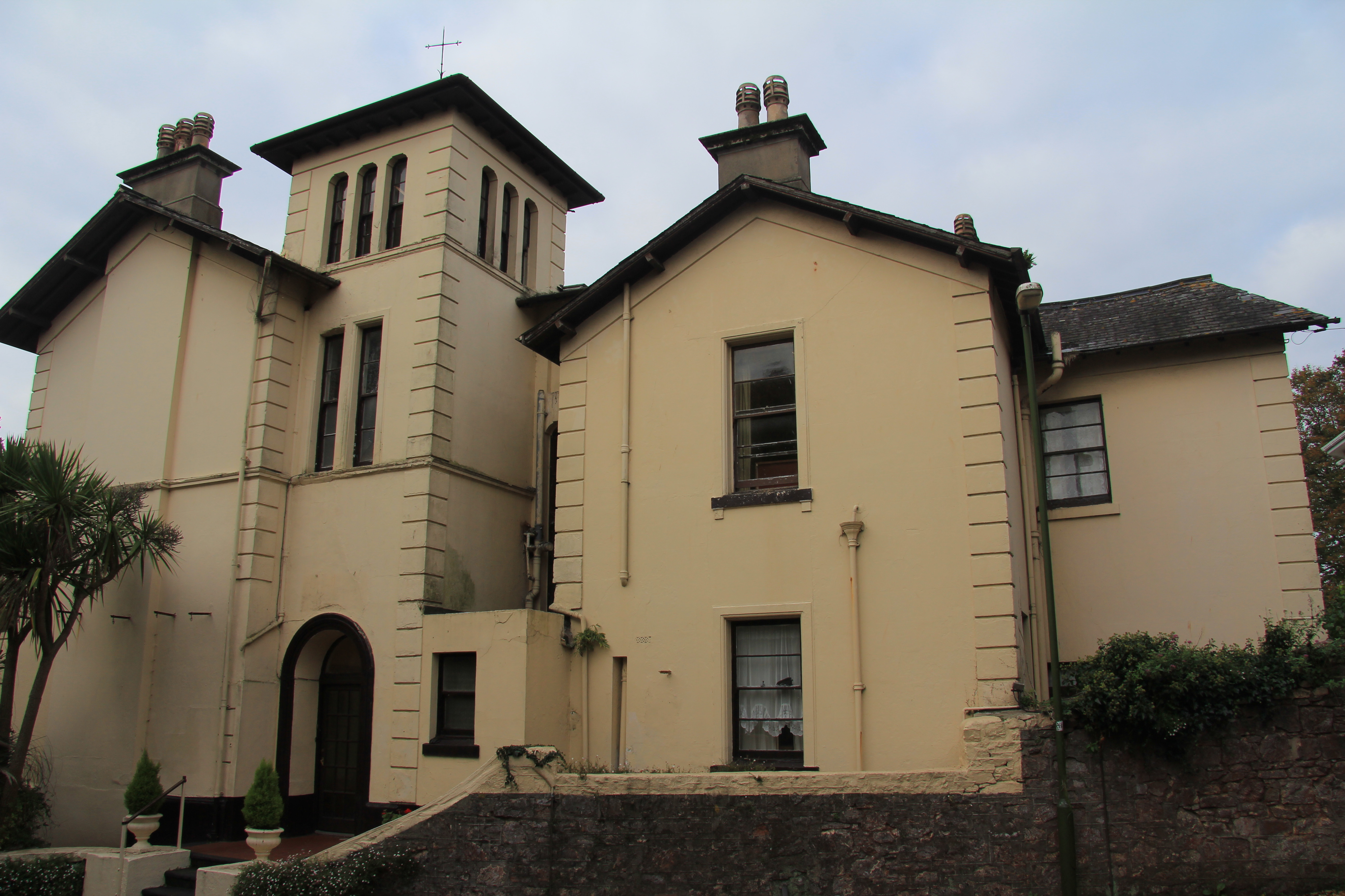 VLAT Front before renovation